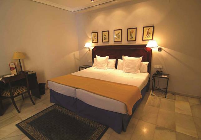 Románticas habitaciones en Hotel San Gil. Disfrúta con los mejores precios de Sevilla
