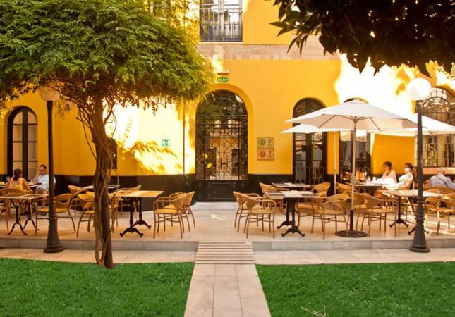 Precio mínimo garantizado para Hotel San Gil. El entorno más romántico con nuestro Spa y Masaje en Sevilla