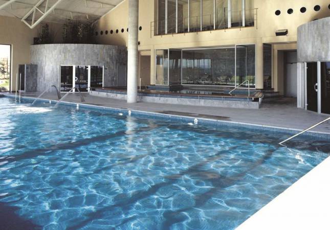 Confortables habitaciones en Torremirona Golf & Spa Resort Hotel Relais. Disfrúta con los mejores precios de Girona
