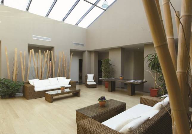 Románticas habitaciones en Torremirona Golf & Spa Resort Hotel Relais. Disfrúta con nuestro Spa y Masaje en Girona