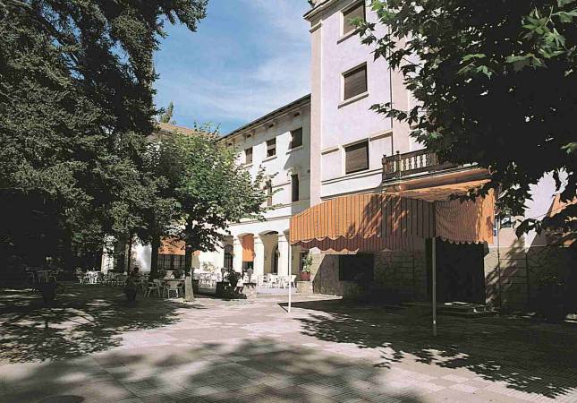 Espaciosas habitaciones en Hotel Balneario de Vallfogona. La mayor comodidad con nuestro Spa y Masaje en Tarragona