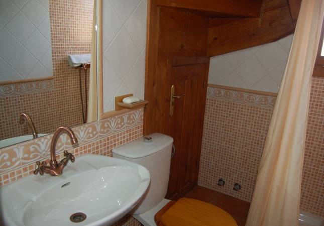 Confortables habitaciones en Alojamientos Rurales Naveces. La mayor comodidad con nuestro Spa y Masaje en Asturias