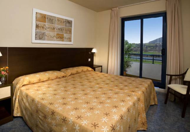 Espaciosas habitaciones en Apartamentos Dunas de Liencres. Disfruta  nuestro Spa y Masaje en Cantabria