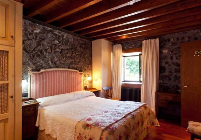 Espaciosas habitaciones en Hotel Antsotegi. El entorno más romántico con nuestra oferta en Vizcaya