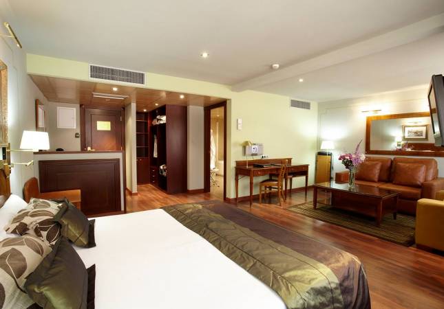 Románticas habitaciones en Hotel Plaza. Relájate con nuestra oferta en Andorra la Vella