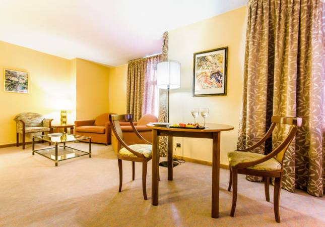 Espaciosas habitaciones en Hotel Panorama. El entorno más romántico con nuestro Spa y Masaje en Escaldes-Engordany