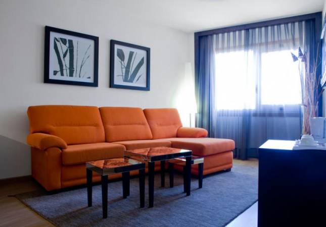 Confortables habitaciones en Hotel Norat Marina & Spa. Relájate con los mejores precios de Pontevedra