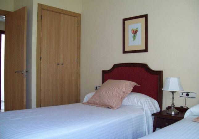 Los mejores precios en Hotel Villa de Bubion. El entorno más romántico con nuestro Spa y Masaje en Granada
