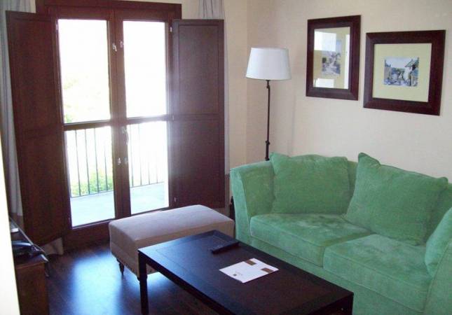 Precio mínimo garantizado para Hotel Villa de Bubion. El entorno más romántico con nuestro Spa y Masaje en Granada