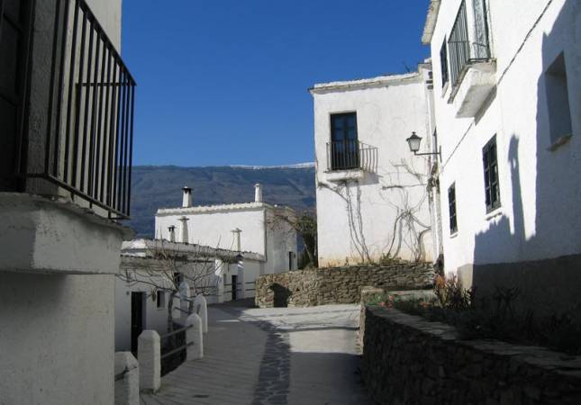 Románticas habitaciones en Villa de Bubión. Disfruta  nuestro Spa y Masaje en Granada