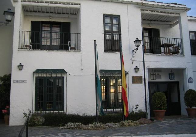 Espaciosas habitaciones en Hotel Villa de Bubion. Disfruta  los mejores precios de Granada
