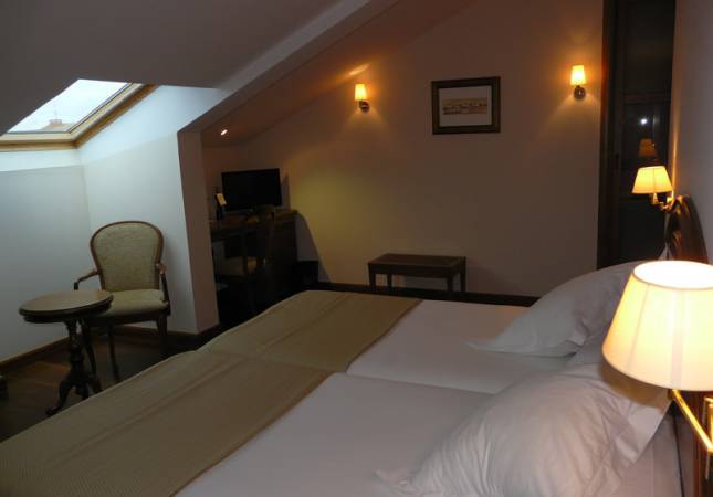 Espaciosas habitaciones en Hotel Spa  Convento Las Claras. Disfrúta con los mejores precios de Valladolid