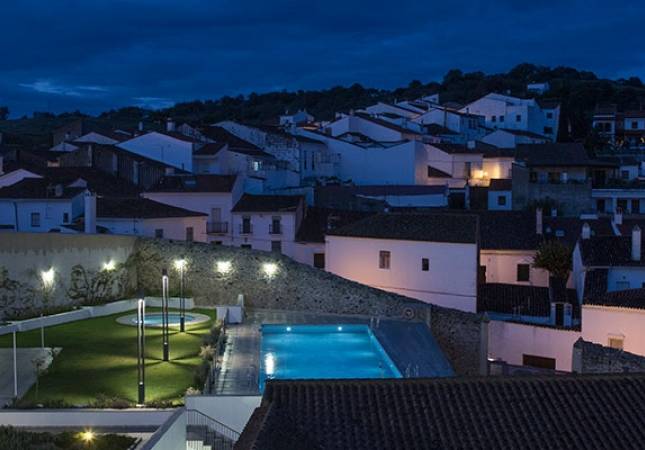 Espaciosas habitaciones en Hotel Convento Aracena & Spa. Relájate con nuestra oferta en Huelva