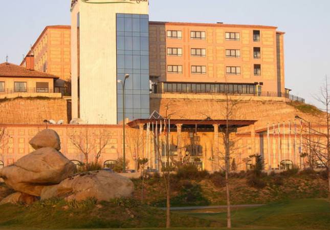 Espaciosas habitaciones en Salamanca Forum Resort Hotel & Spa Doña Brigida. Disfruta  los mejores precios de Salamanca
