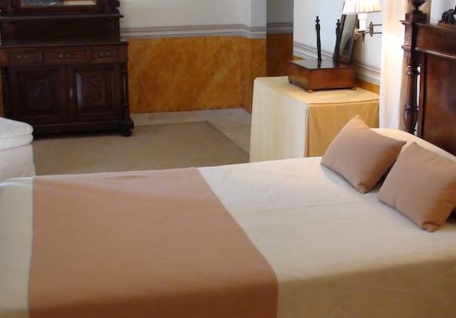 Románticas habitaciones en Hospedería Monasterio de Ntra Sra de Rueda. La mayor comodidad con los mejores precios de Zaragoza